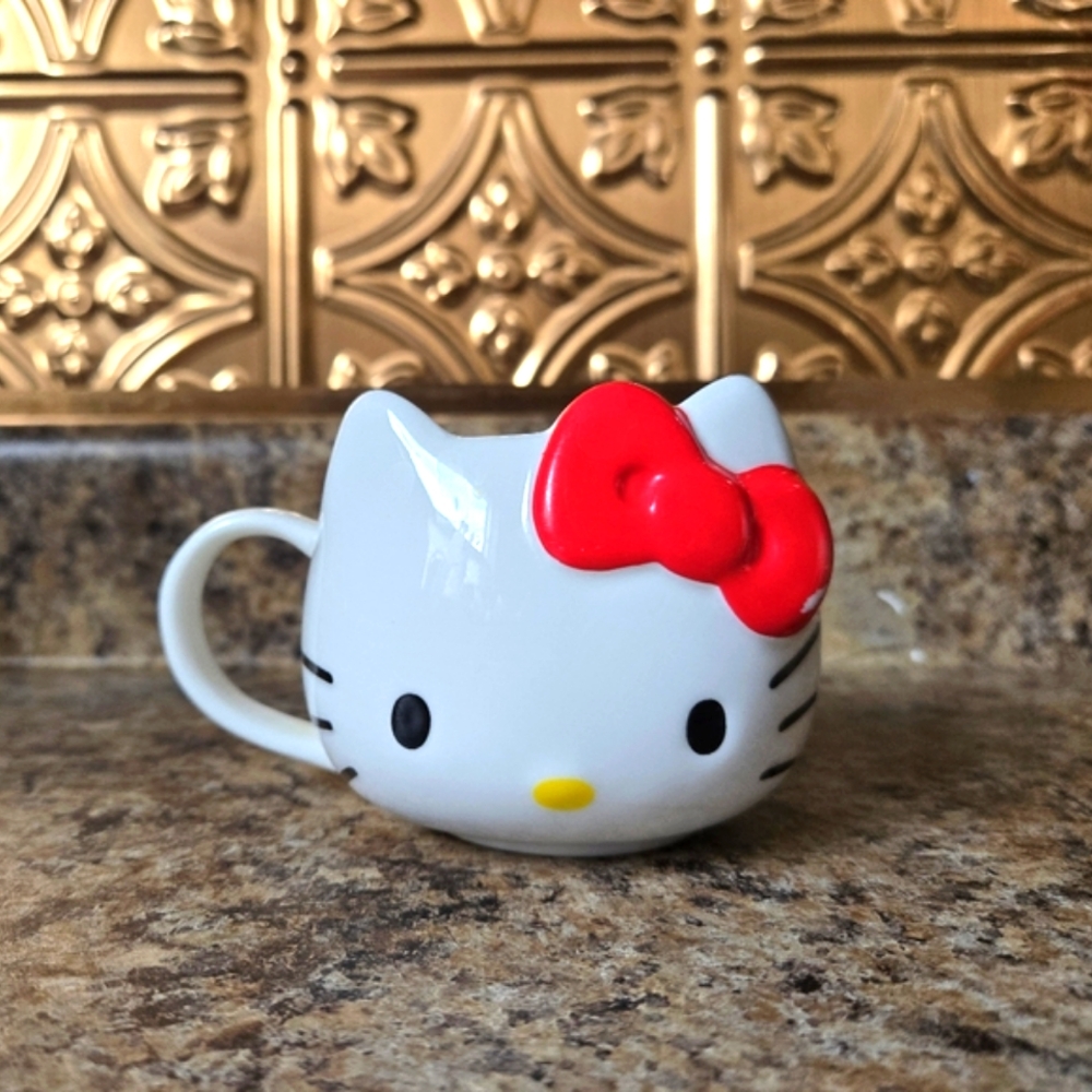 Hello Kitty face mug 2010